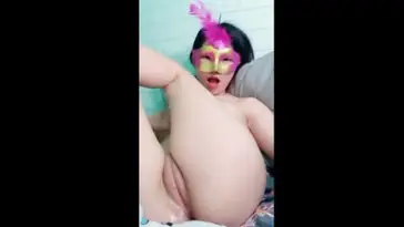 Nekat Bugil di Depan Viewer Demi Semburan Panas